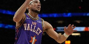 布克：火箭是一支真正优秀的球队 他们正朝着正确方向前进