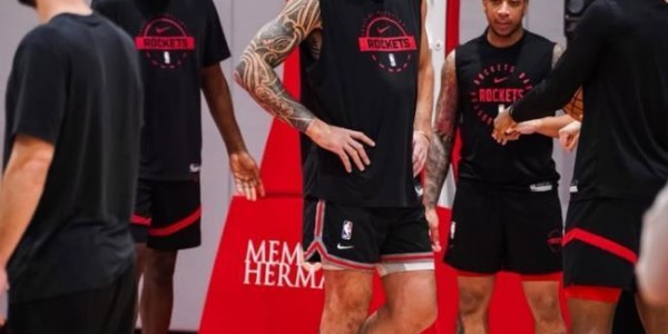 九游体育-亚当斯长期缺战，火箭不签中锋反追后卫？斯通不慌：3中锋够用了