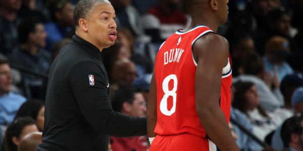 九游体育官网-卢：桑德斯从不会畏惧大场面 邓恩后几场都会首发出战