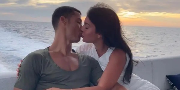 C罗豪掷27万为乔治娜购置保时捷与名表 太阳报揭秘宠妻细节