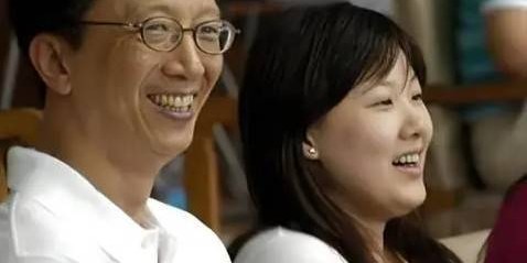 九游体育官网-恩爱24年逃不过现实！48岁伏明霞美若天仙，74岁梁锦松却衰老憔悴|婚姻|岁月|家庭|身体|时光_新浪娱乐_新浪新闻